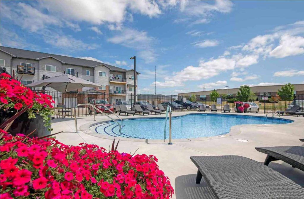 The Enclave Cedar Rapids pool image